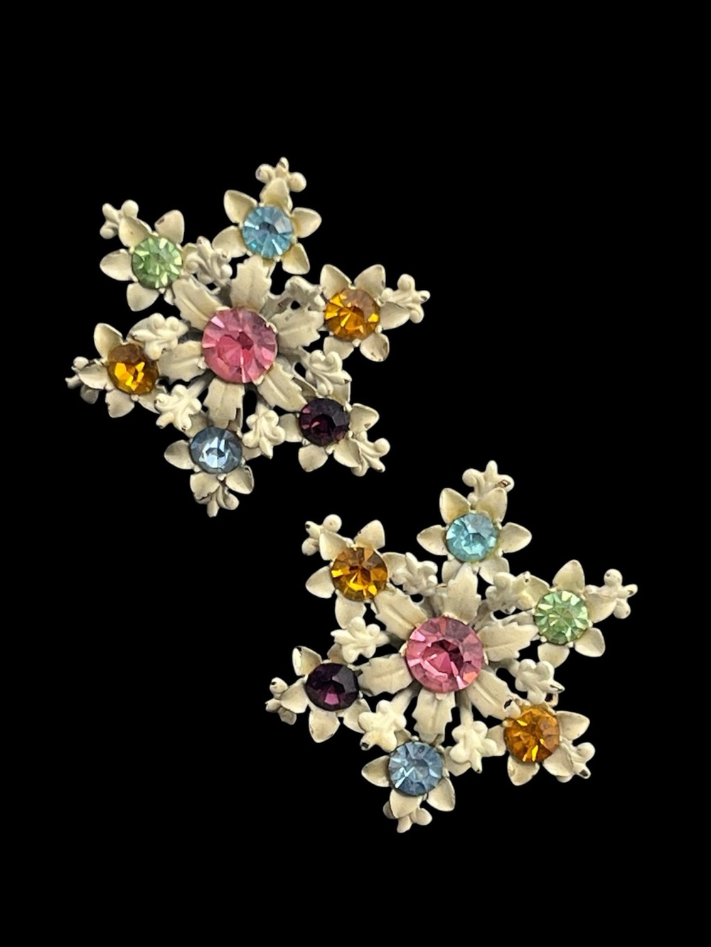 1960’s white enamel colorful rhinestone flower screw back vintage earrings